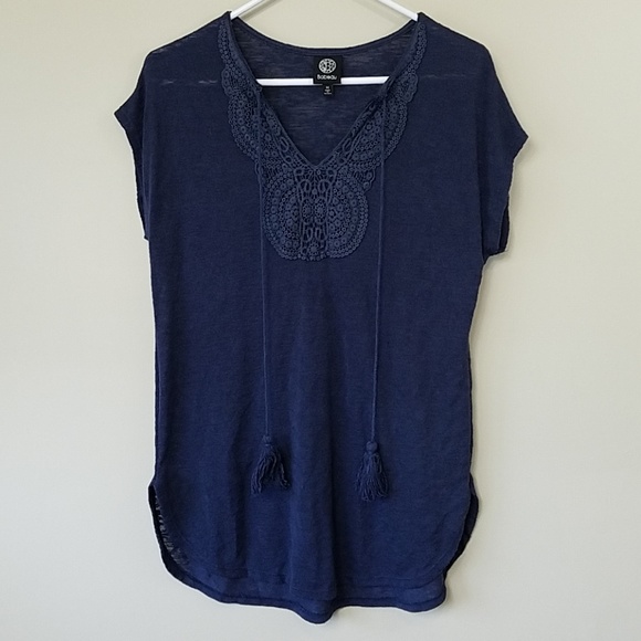 bobeau Tops - $$$ Bobeau Lightweight Crochet Neckline Top